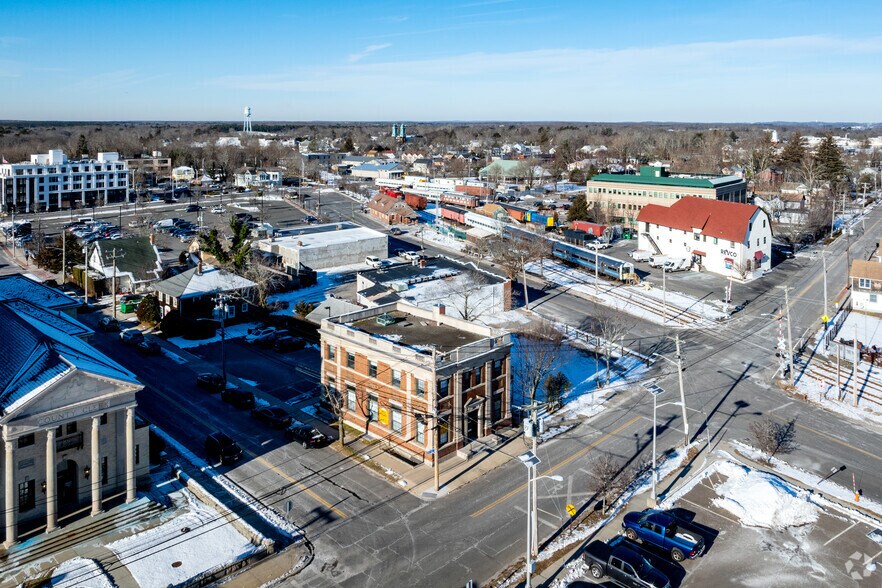 More Photos Of 303 Griffing Ave, Riverhead Office For Lease