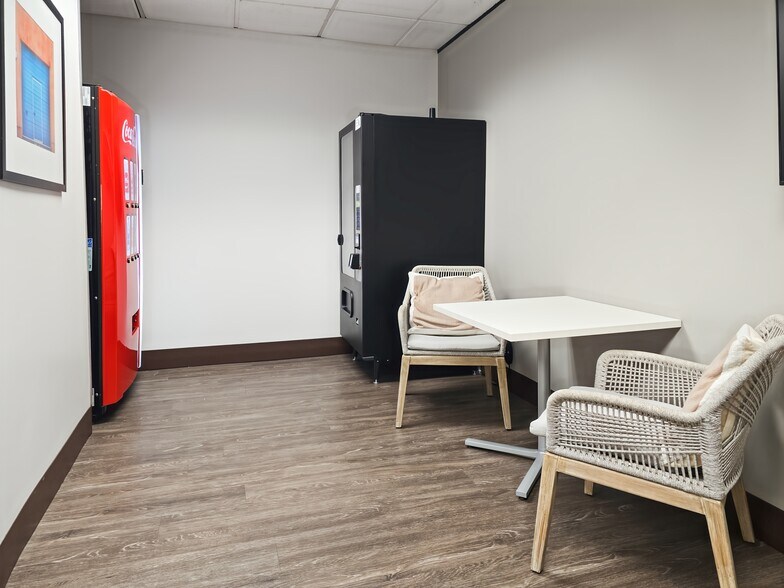 More Photos Of 15851 Dallas Pkwy, Addison Coworking Space