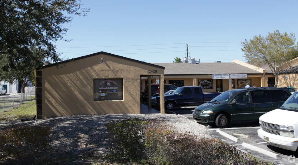 Primary Photo Of 12425 Collier Blvd, Naples Restaurant For Sale