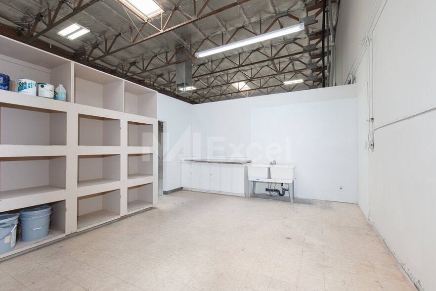 More Photos Of 3510 Cavaretta Ct, Las Vegas Warehouse For Lease