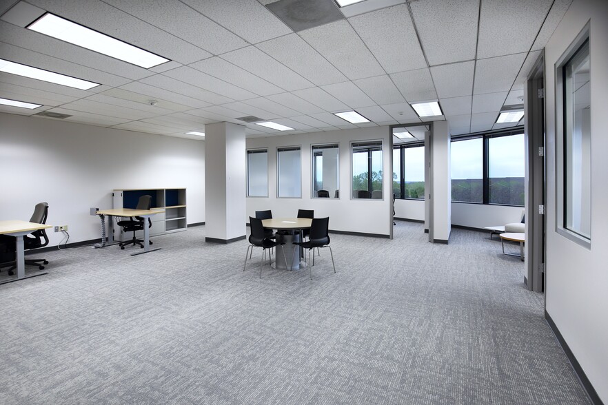 More Photos Of 1901 N State Highway 360, Grand Prairie Office For Lease