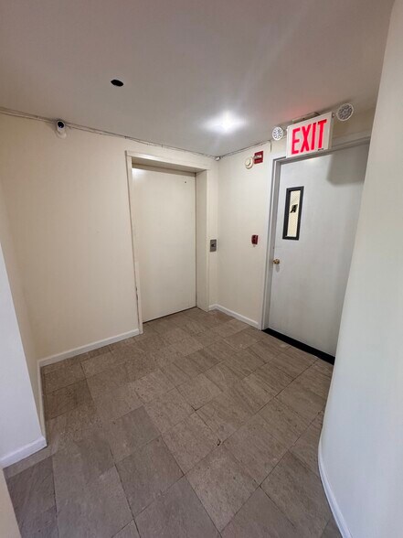 More Photos Of 13332 41st Rd, Flushing Medical For Lease