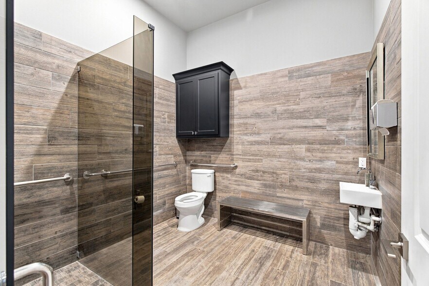More Photos Of 642 Stoneglen Dr, Keller Office For Sale