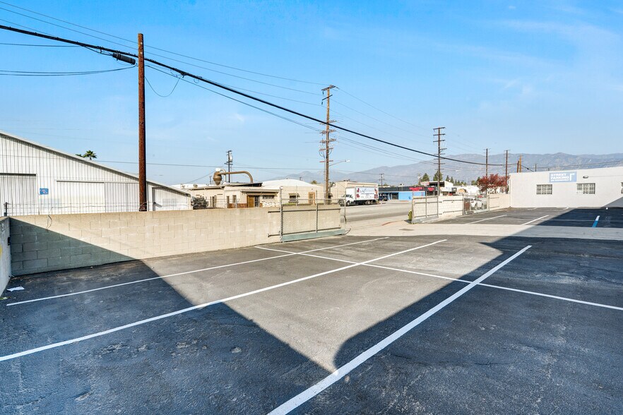 More Photos Of 400-410 S Irwindale Ave, Azusa Warehouse For Lease