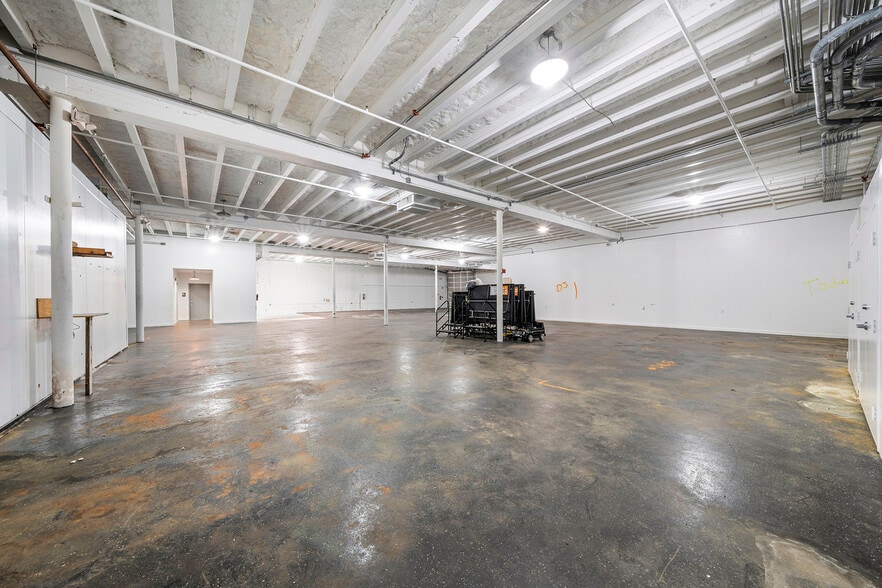 More Photos Of 2585 NW 21st Ter, Miami Warehouse For Lease