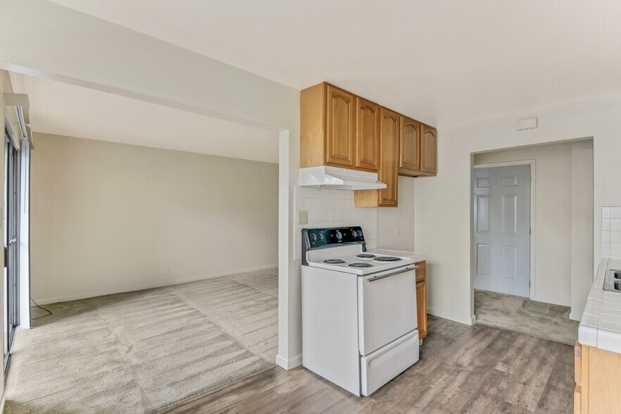 More Photos Of 7940 Bancroft Ave, Oakland Apartments For Sale