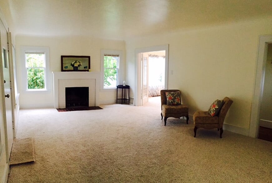 More Photos Of 1302 N 49th St, Seattle Apartments For Sale
