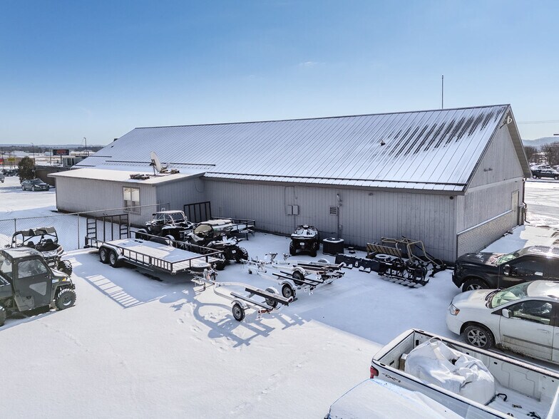 More Photos Of 1375 E Main St, Reedsburg Freestanding For Lease