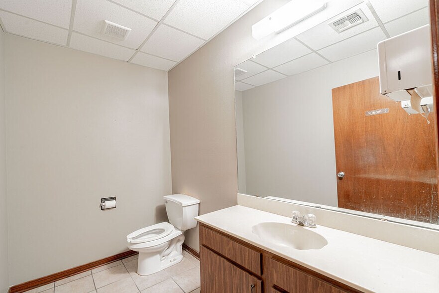 More Photos Of 3329 Florida Ave, Kenner Office For Sale