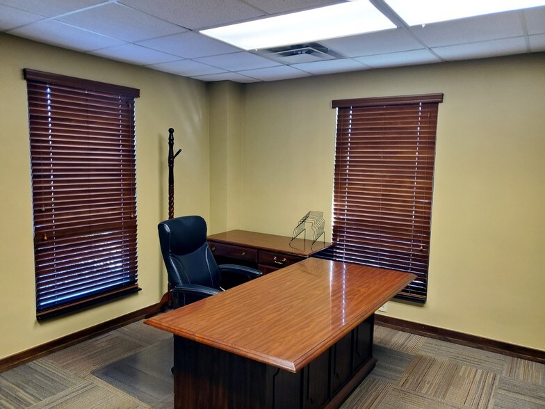 More Photos Of 255 Enterprise Dr, Lewis Center Warehouse For Lease