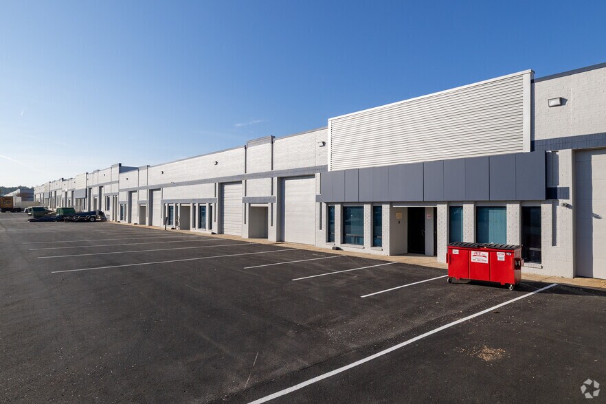 More Photos Of 551-579 Commerce Dr, Upper Marlboro Warehouse For Lease