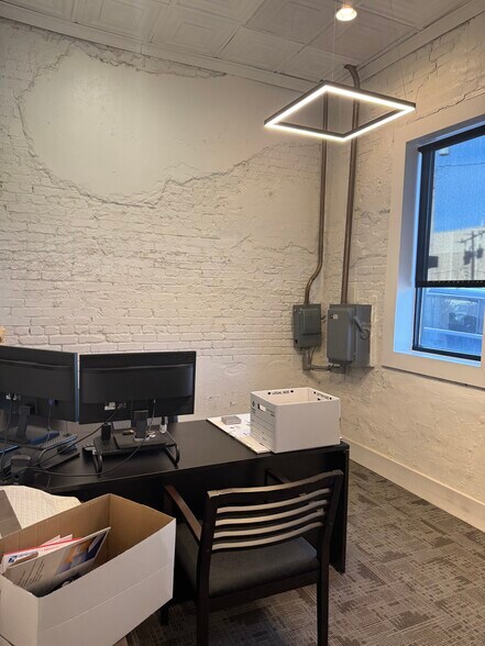 More Photos Of 1138 N Robinson Ave, Oklahoma City Office For Sale