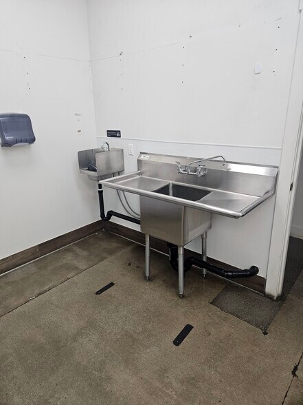 More Photos Of 400-490 Lincoln Blvd, Lincoln Unknown For Lease