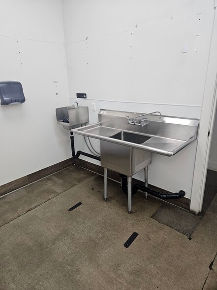 More Photos Of 400-490 Lincoln Blvd, Lincoln Unknown For Lease