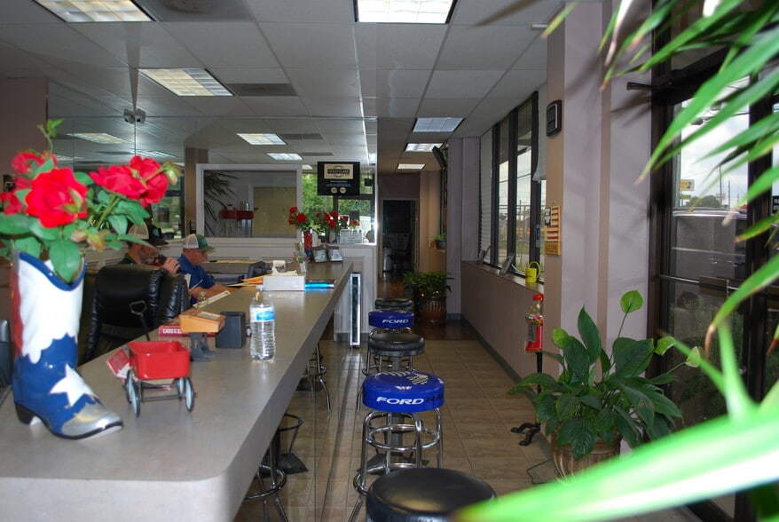 More Photos Of 15920 Kuykendahl Rd, Houston Auto Repair For Sale