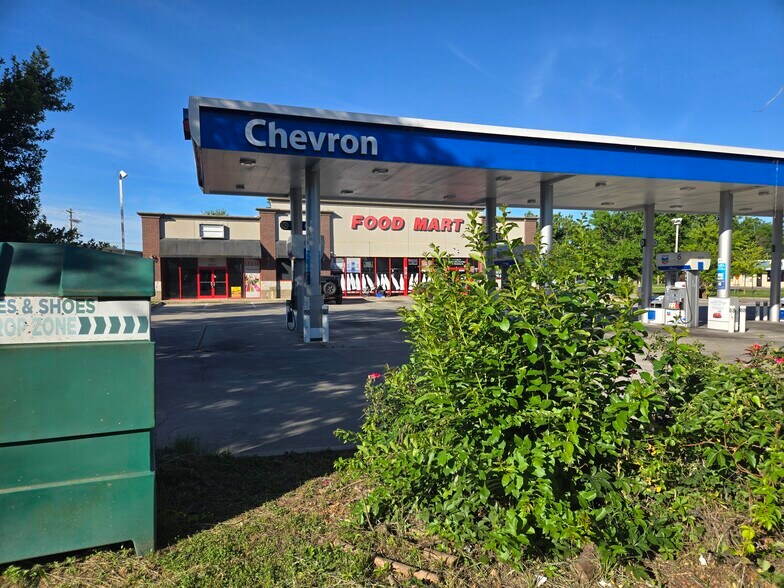 More Photos Of 202 E Boundary St, Augusta Service Station For Lease