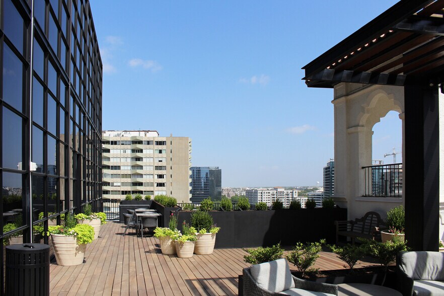 More Photos Of 3001 Maple Ave, Dallas Office For Lease