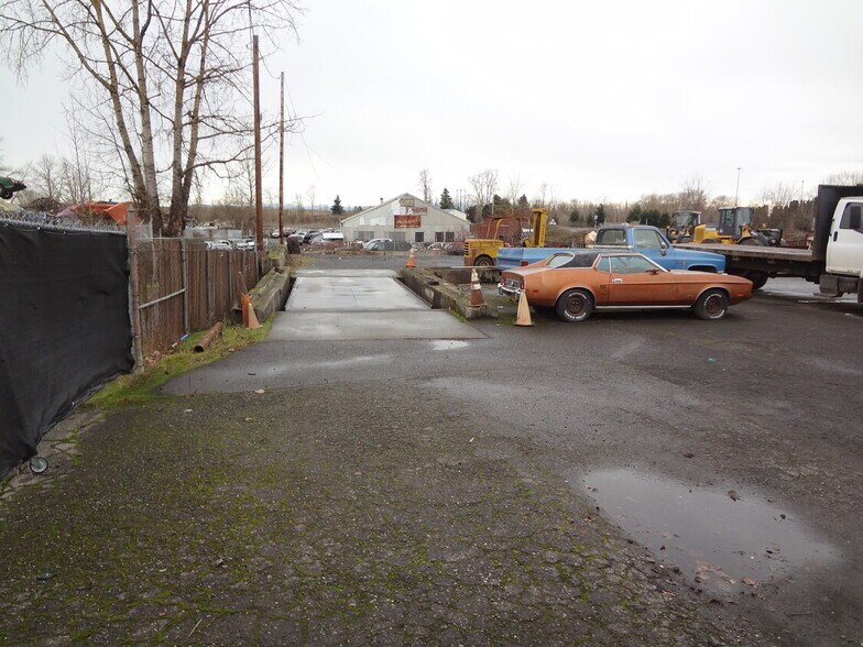 More Photos Of 9501 Columbia Blvd, Portland Warehouse For Sale