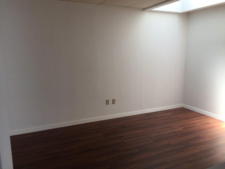 More Photos Of 6238 Presidential Ct, Fort Myers Medical For Sale