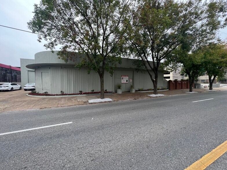 More Photos Of 1809 Broad St, Chattanooga General Retail For Sale