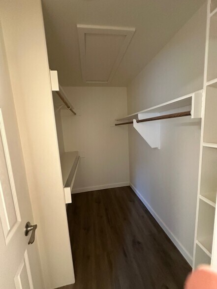 More Photos Of 2043 Cherry Laurel Dr, Spring Office For Lease