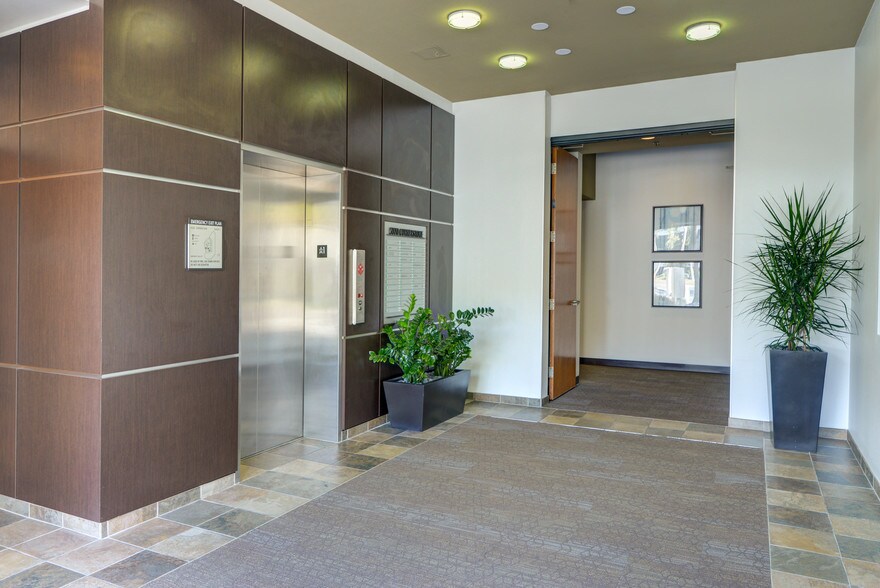 More Photos Of 6020 Cornerstone Ct W, San Diego Office For Sale