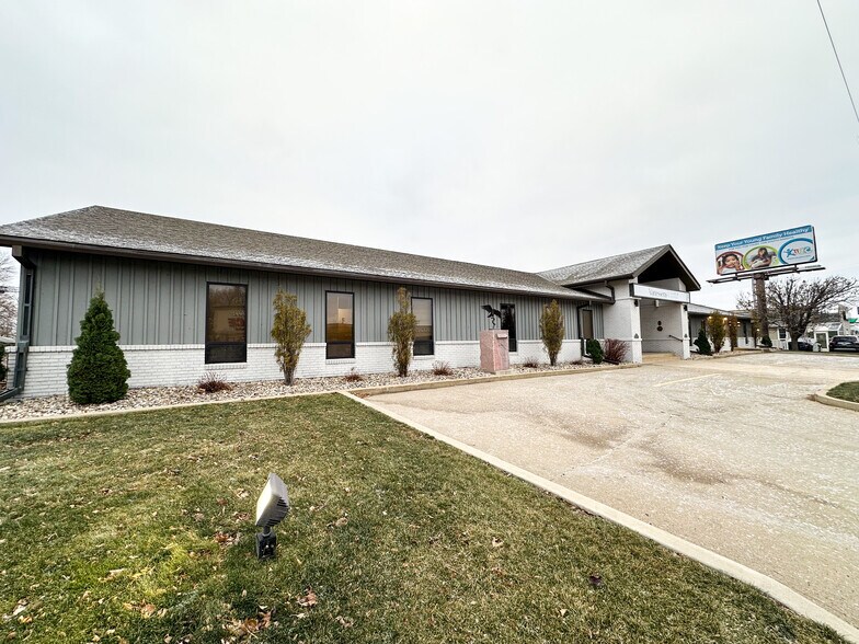 More Photos Of 307 W 41st St, Sioux Falls Office For Sale
