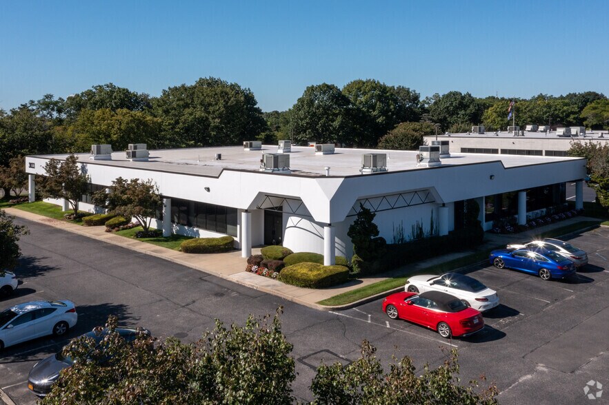More Photos Of 3033 Express Dr N, Islandia Office For Lease
