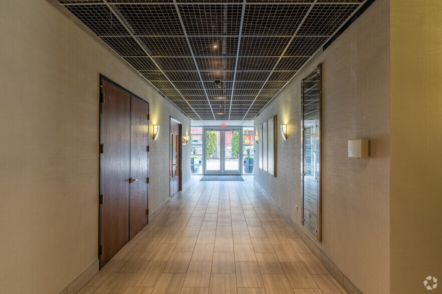 More Photos Of 1720 W End Ave, Nashville Office For Lease