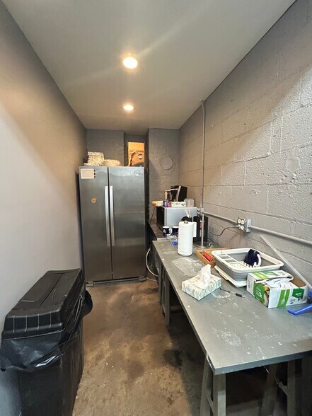 More Photos Of 6020 Dahlin Drive, Skokie Industrial For Sale
