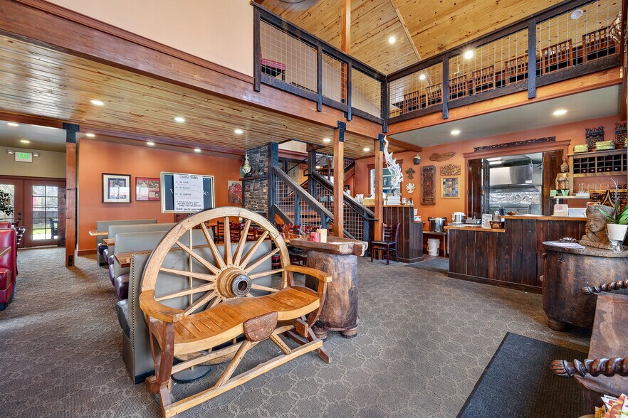 More Photos Of 111 W Bell St, Sequim Hotel For Sale