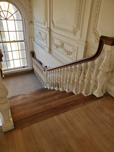 More Photos Of 8469 E Jefferson Ave, Detroit Office Residential For Sale