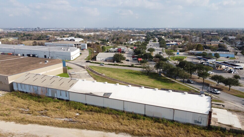 More Photos Of 3229 Navigation Blvd, Houston Warehouse For Sale
