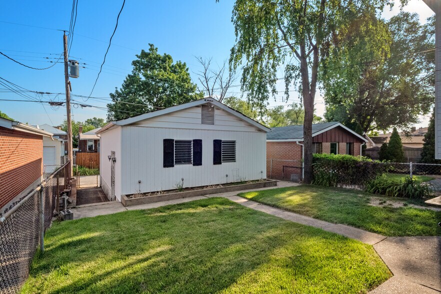 More Photos Of 5007 Goethe Ave, Saint Louis Multifamily For Sale