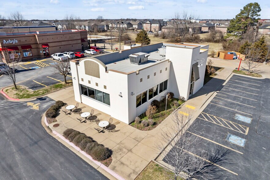 More Photos Of 7420 W Sunset Ave, Springdale Restaurant For Lease