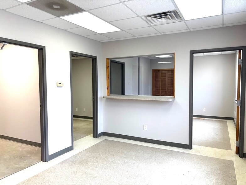 More Photos Of 11 Cottonwood Dr, Chatham Specialty For Sale