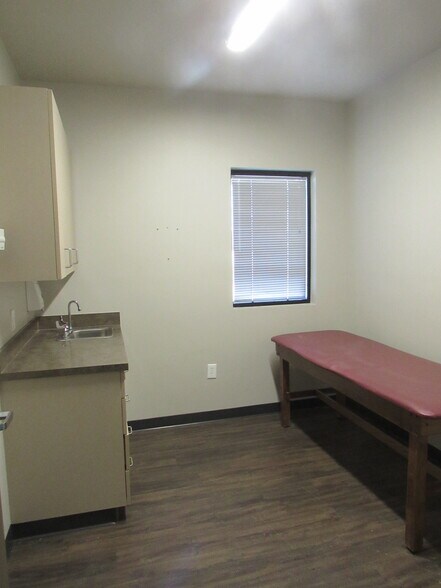 More Photos Of 595 W FM 120, Pottsboro Office For Lease