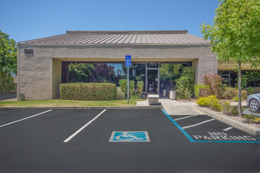 More Photos Of 1341-1353 Redwood Way, Petaluma Flex For Lease