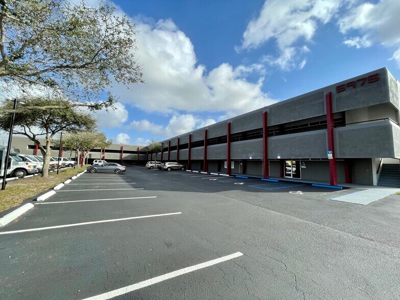 More Photos Of 5975 W Sunrise Blvd, Sunrise Office For Lease