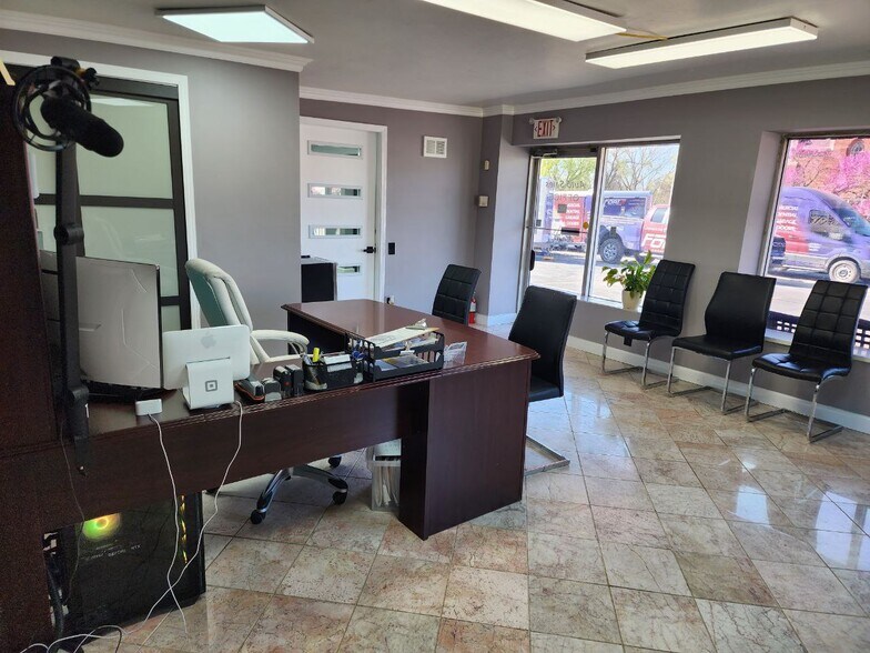 More Photos Of 7511 Leavenworth Rd, Kansas City Auto Repair For Sale