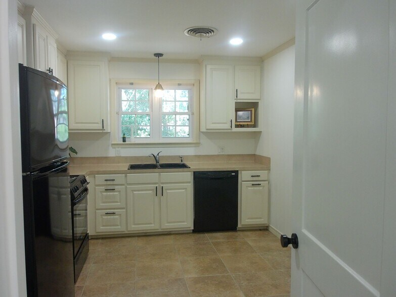 More Photos Of 3422 Brentwood Dr, Baton Rouge Office For Lease