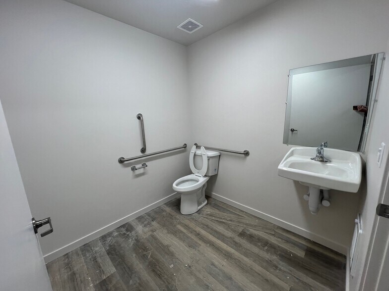 More Photos Of 231 Tailwind Cir, Chubbuck Industrial For Lease