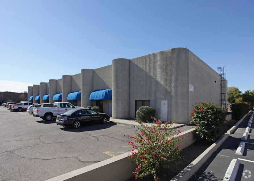 More Photos Of 302 W Melinda Ln, Phoenix Warehouse For Lease