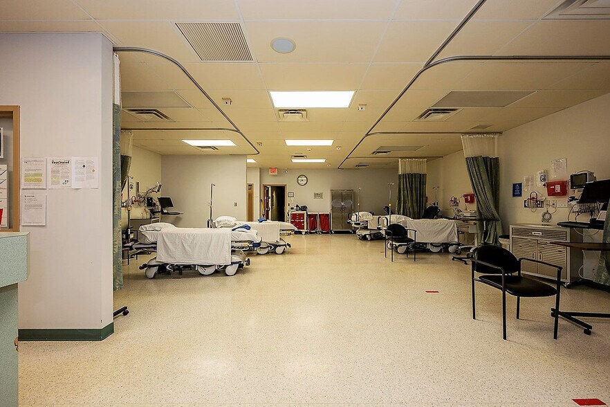 More Photos Of 301-303 Sterling Dr, Orchard Park Medical For Lease
