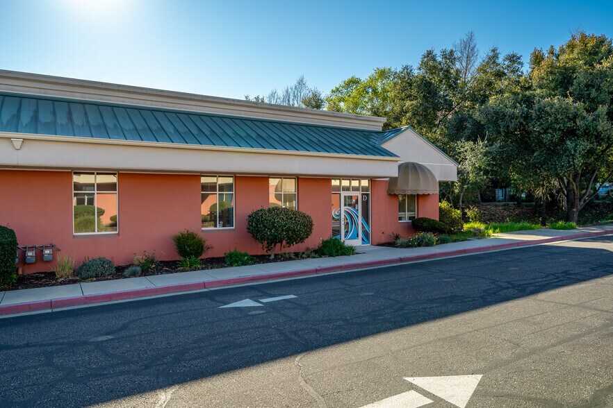 More Photos Of 106 Gateway Center Dr, Paso Robles Office For Lease
