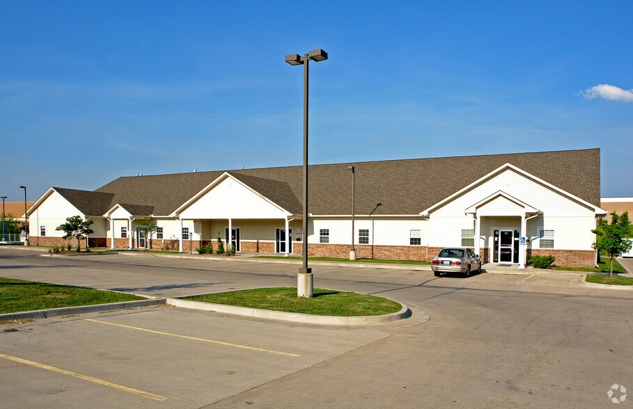 Primary Photo Of 109-127 Congress St, Belton Medical For Lease
