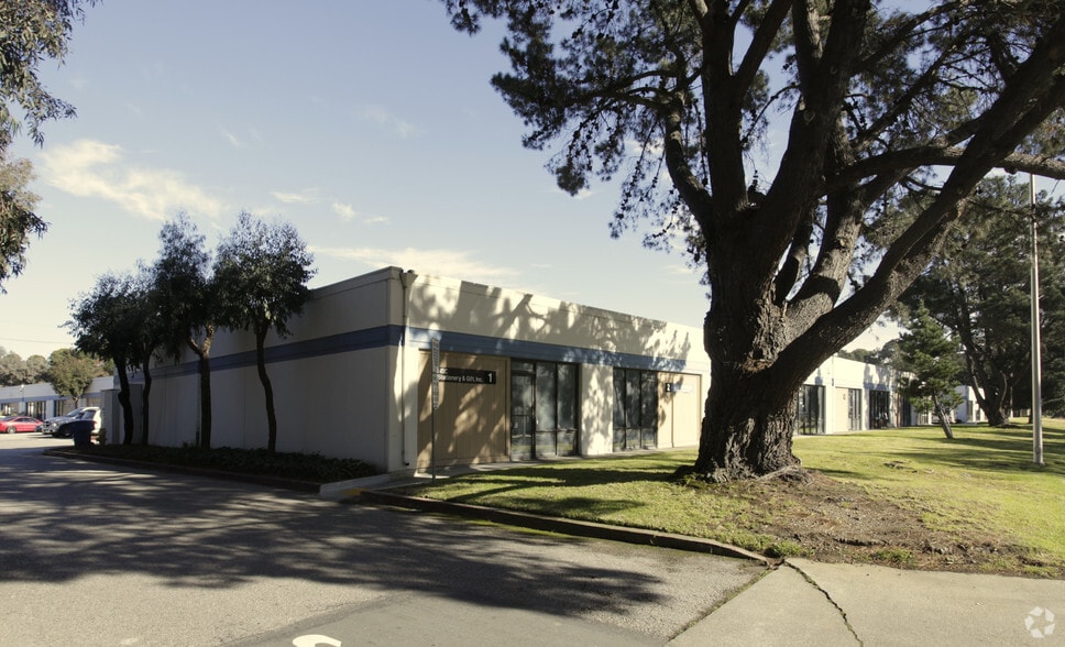 Primary Photo Of 200 Valley Dr, Brisbane Flex For Sale