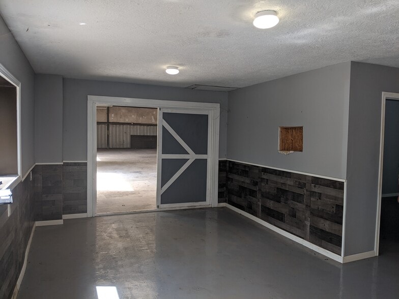 More Photos Of 105 Hubert St, Cleveland Warehouse For Sale