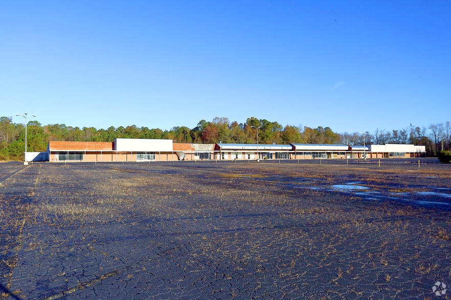Primary Photo Of 1301-1333 Carrsville Hwy, Franklin Storefront For Sale