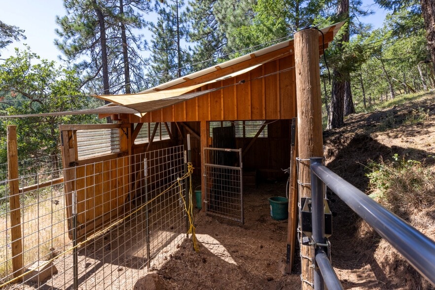 More Photos Of 82 Meadows Loop, Lyle Specialty For Sale